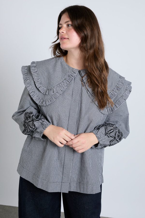 lois double collar blouse - black gingham - Image 3