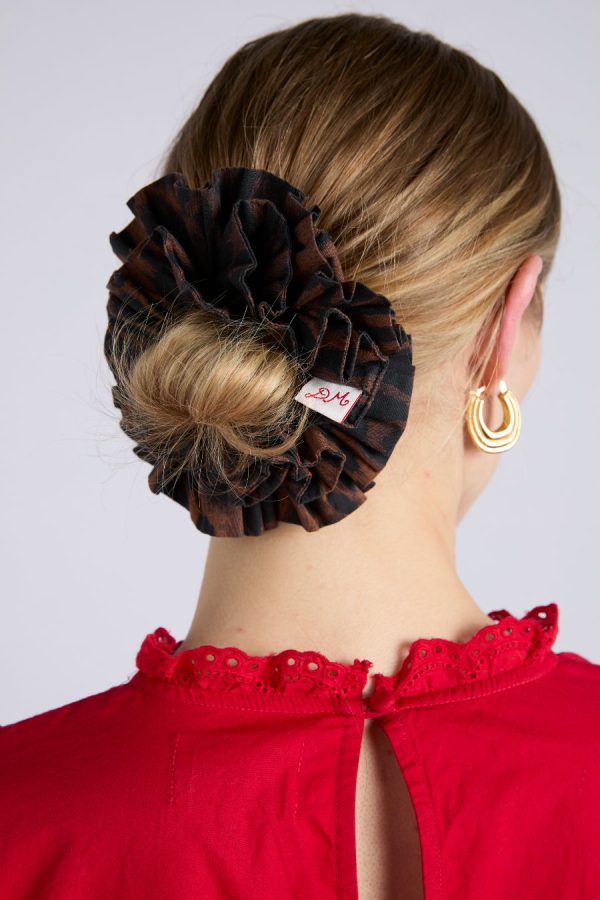 garter scrunchie in dark leopard - Image 2