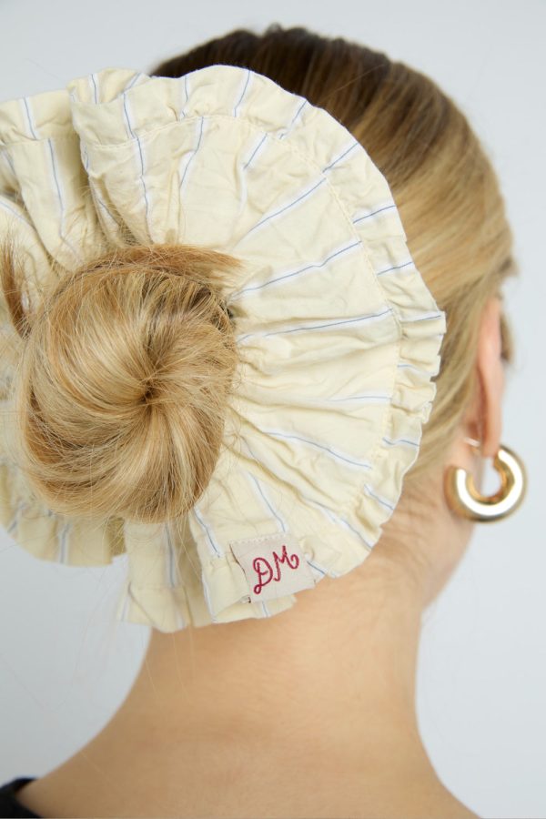 scrunchie in butter business stripe - Image 2
